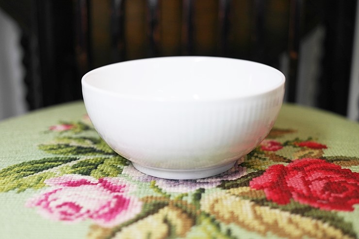 (볼 15cm, 국그릇) 로얄코펜하겐 화이트 플루티드 국공기 (죽그릇) 15cm 1016935 - 메인 이미지