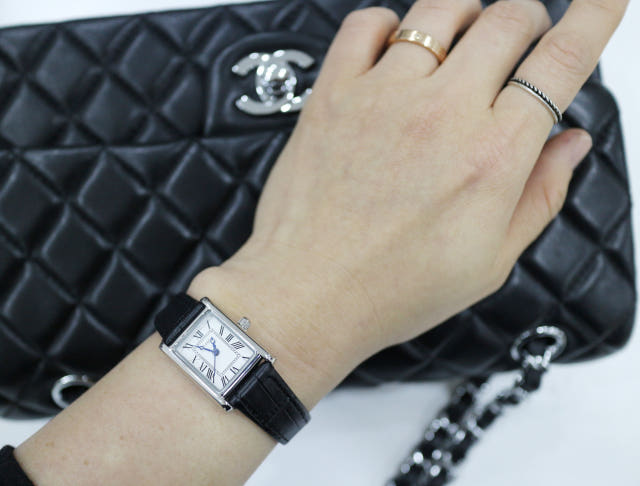 <b><p>on Square clock wrist</p></b><b><p>に スクエア時計 手首</p></b><br /><br /><p align='center'>