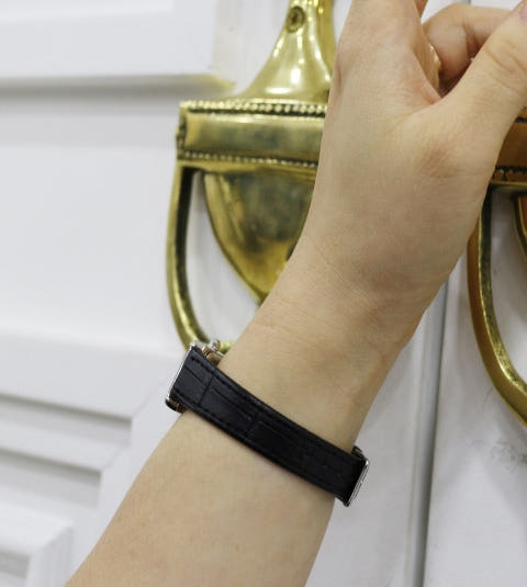 <b><p>on Square clock wrist</p></b><b><p>に スクエア時計 手首</p></b><br /><br /><p align='center'>