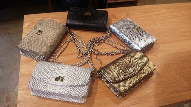 New Concheria natural cowhide mini chain back Gold