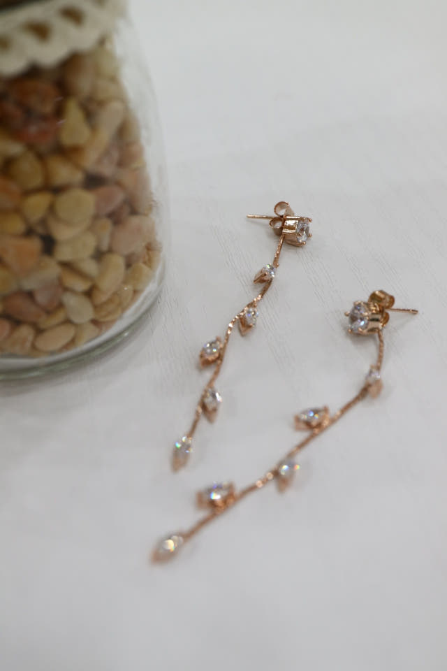Titanium post handmade leaf earrings date look lux