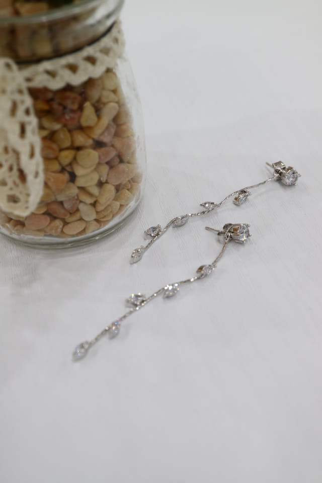 Titanium post handmade leaf earrings date look lux