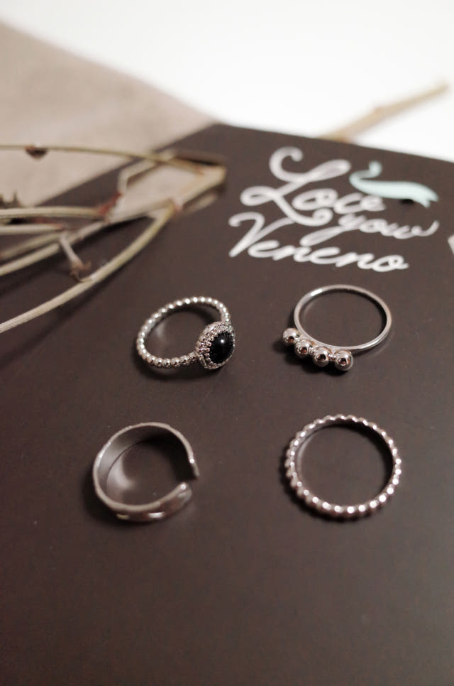 <b><p>Black Round Antique Layering SET Paora st</p></b><b><p>ブラックラウンドアンティーク レイヤSETリング パラst 誕生石 原石 糸セット</p></b><br /><br /><p align='center'>
