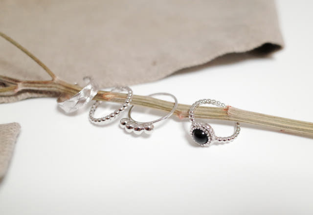 <b><p>Black Round Antique Layering SET Paora st</p></b><b><p>ブラックラウンドアンティーク レイヤSETリング パラst 誕生石 原石 糸セット</p></b><br /><br /><p align='center'>