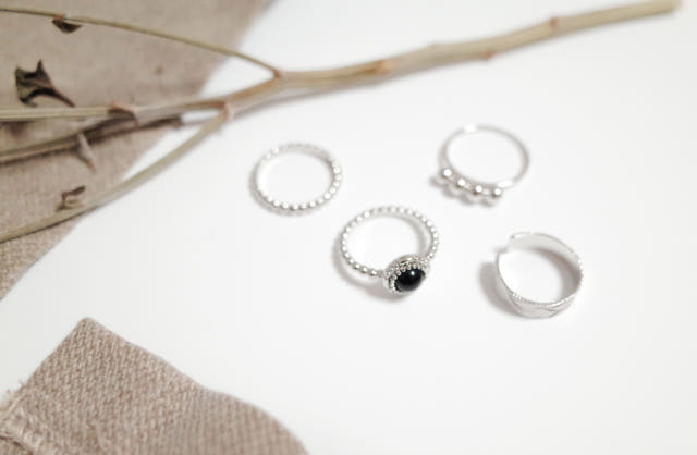 <b><p>Black Round Antique Layering SET Paora st</p></b><b><p>ブラックラウンドアンティーク レイヤSETリング パラst 誕生石 原石 糸セット</p></b><br /><br /><p align='center'>