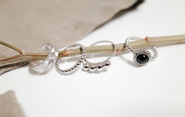<b><p>Black Round Antique Layering SET Paora st</p></b><b><p>ブラックラウンドアンティーク レイヤSETリング パラst 誕生石 原石 糸セット</p></b><br /><br /><p align='center'>