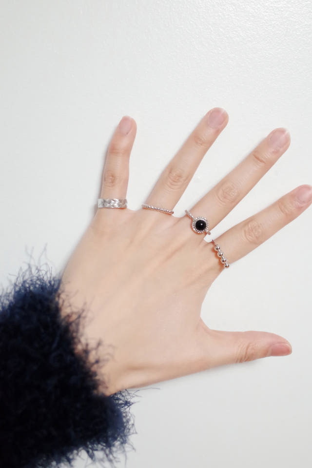 <b><p>Black Round Antique Layering SET Paora st</p></b><b><p>ブラックラウンドアンティーク レイヤSETリング パラst 誕生石 原石 糸セット</p></b><br /><br /><p align='center'>