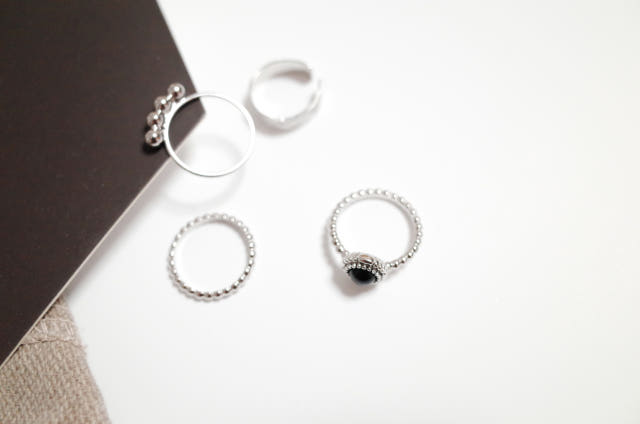 <b><p>Black Round Antique Layering SET Paora st</p></b><b><p>ブラックラウンドアンティーク レイヤSETリング パラst 誕生石 原石 糸セット</p></b><br /><br /><p align='center'>