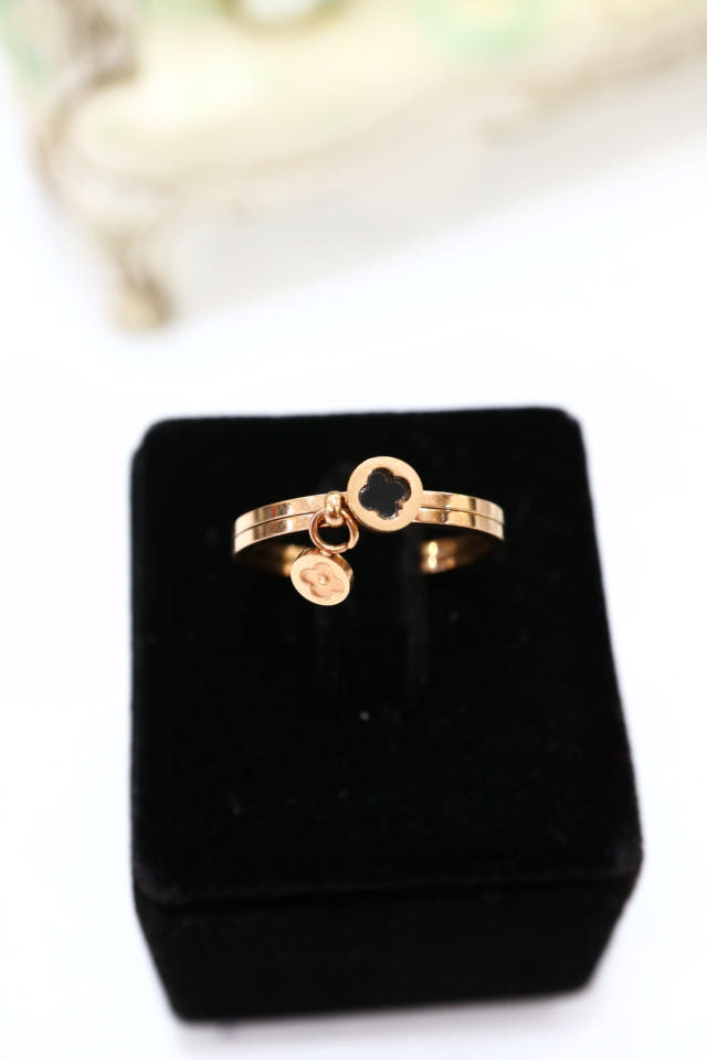 <b><p>titanium Two One set Layered ring Wd fashion</p></b><b><p>チタン 二つの 一式 重ね着 リング 結婚式のファッション すっきりとした ナチュラルな</p></b><br /><br /><p align='center'>