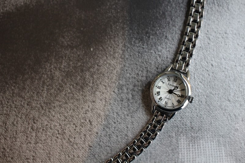 <b><p>daily round tal Woman watch 3color feme Gift</p></b><b><p>デイリー ラウンド メタル 女性 腕時計 3色 ギフト シルバー コンビ ファッション</p></b><br /><br /><p align='center'>