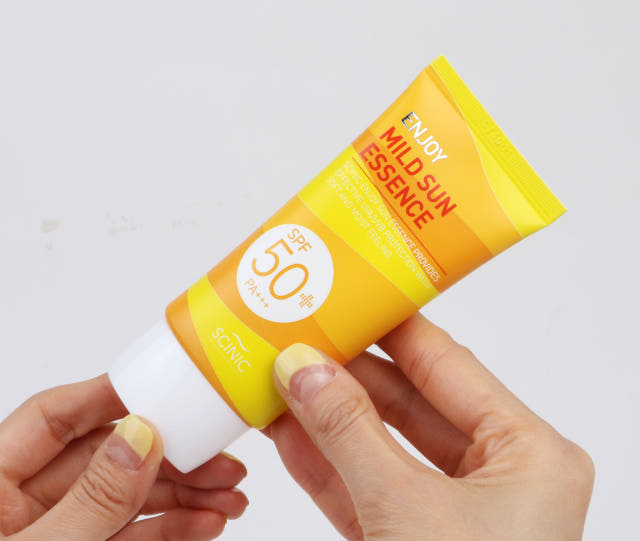 1 + 1 Enjoy Mild Sun Essence 50ml Glow Peek 1st! A