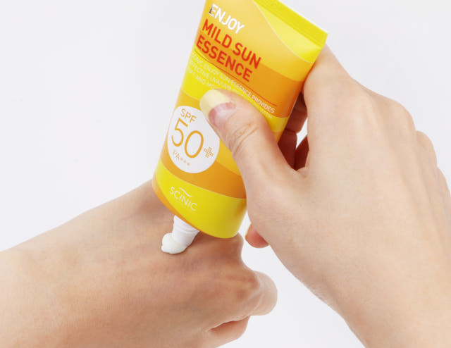 1 + 1 Enjoy Mild Sun Essence 50ml Glow Peek 1st! A