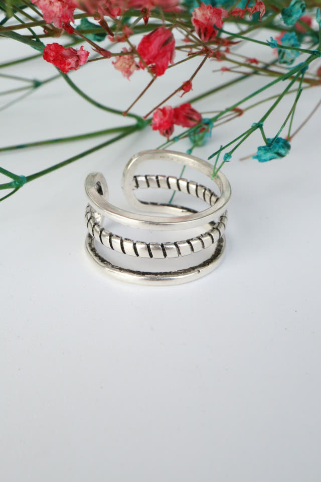 <b><p>925 silver Back open paint les Sr album All</p></b><b><p>925 シルバー バックオープン 油絵 3行 銀の指輪 全体の順 重ね着 高級 きれいな</p></b><br /><br /><p align='center'>