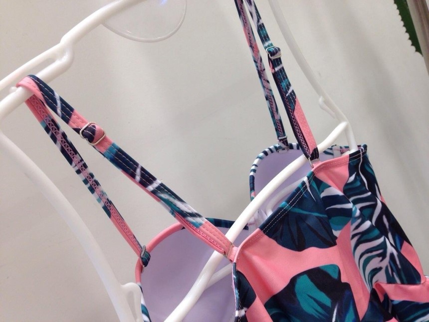 <b><p>pink Palm tree Frill biki Bey Fat cover sexy</p></b><b><p>ピンク ヤシの木 フリル ビキニ おなかの脂肪 カバー セクシー ーサイズ リゾートルック</p></b><br /><br /><p align='center'>