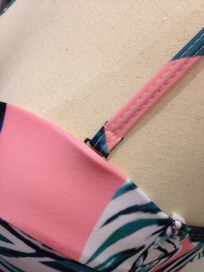 <b><p>pink Palm tree Frill biki Bey Fat cover sexy</p></b><b><p>ピンク ヤシの木 フリル ビキニ おなかの脂肪 カバー セクシー ーサイズ リゾートルック</p></b><br /><br /><p align='center'>