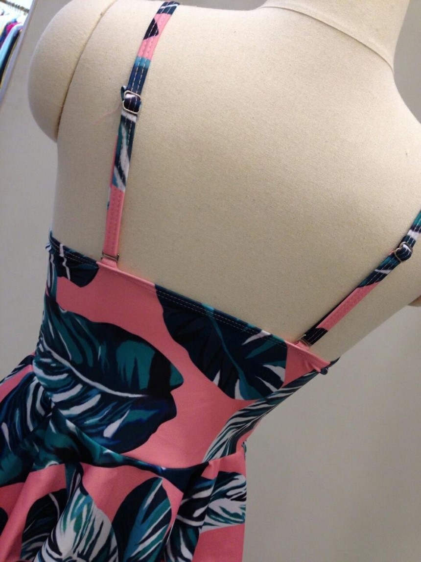 <b><p>pink Palm tree Frill biki Bey Fat cover sexy</p></b><b><p>ピンク ヤシの木 フリル ビキニ おなかの脂肪 カバー セクシー ーサイズ リゾートルック</p></b><br /><br /><p align='center'>