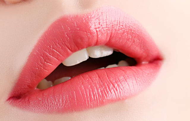 Eagle Lips Real Color 3g Matte type close-up Shiny