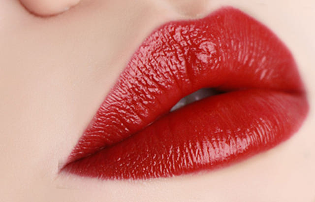Eagle Lips Real Color 3g Matte type close-up Shiny