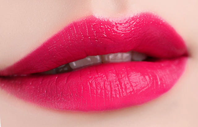 Eagle Lips Real Color 3g Matte type close-up Shiny