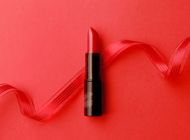 Eagle Lips Real Color 3g Matte type close-up Shiny