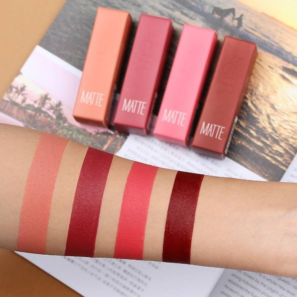 Eagle Lips Real Color 3g Matte type close-up Shiny