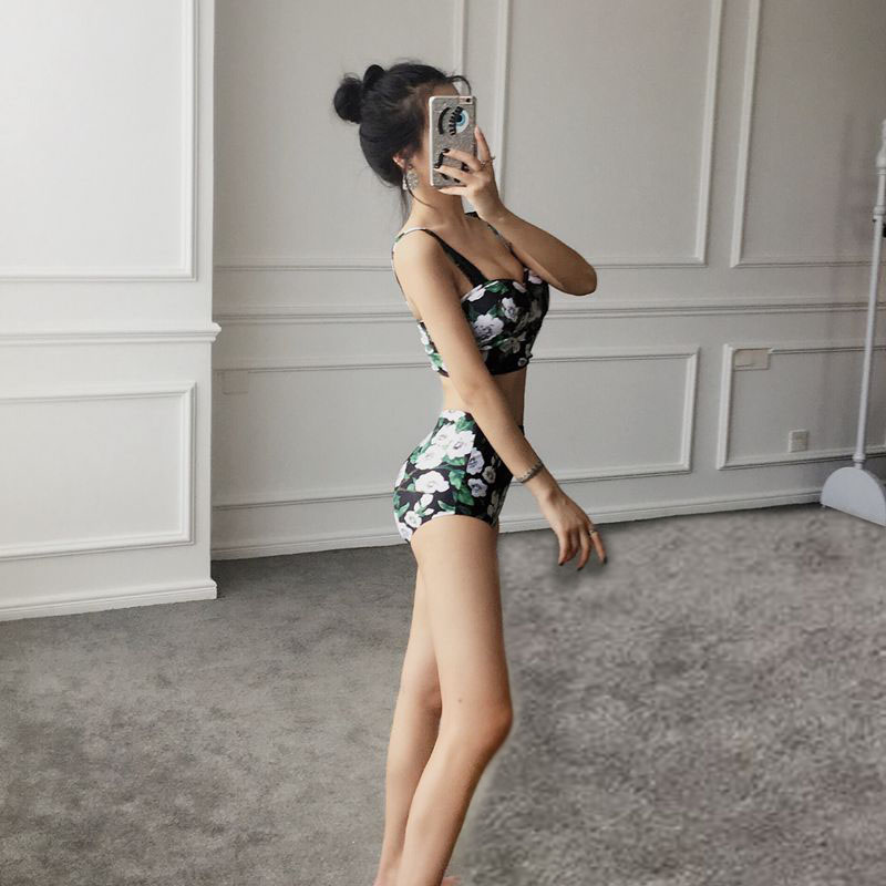 <b><p>flower High waist bikini nocence Beach Cody</p></b><b><p>フラワー ハイウエスト ビキニ 清純 ビーチコーディネート セクシースタイル ユニーク水着</p></b><br /><br /><p align='center'>