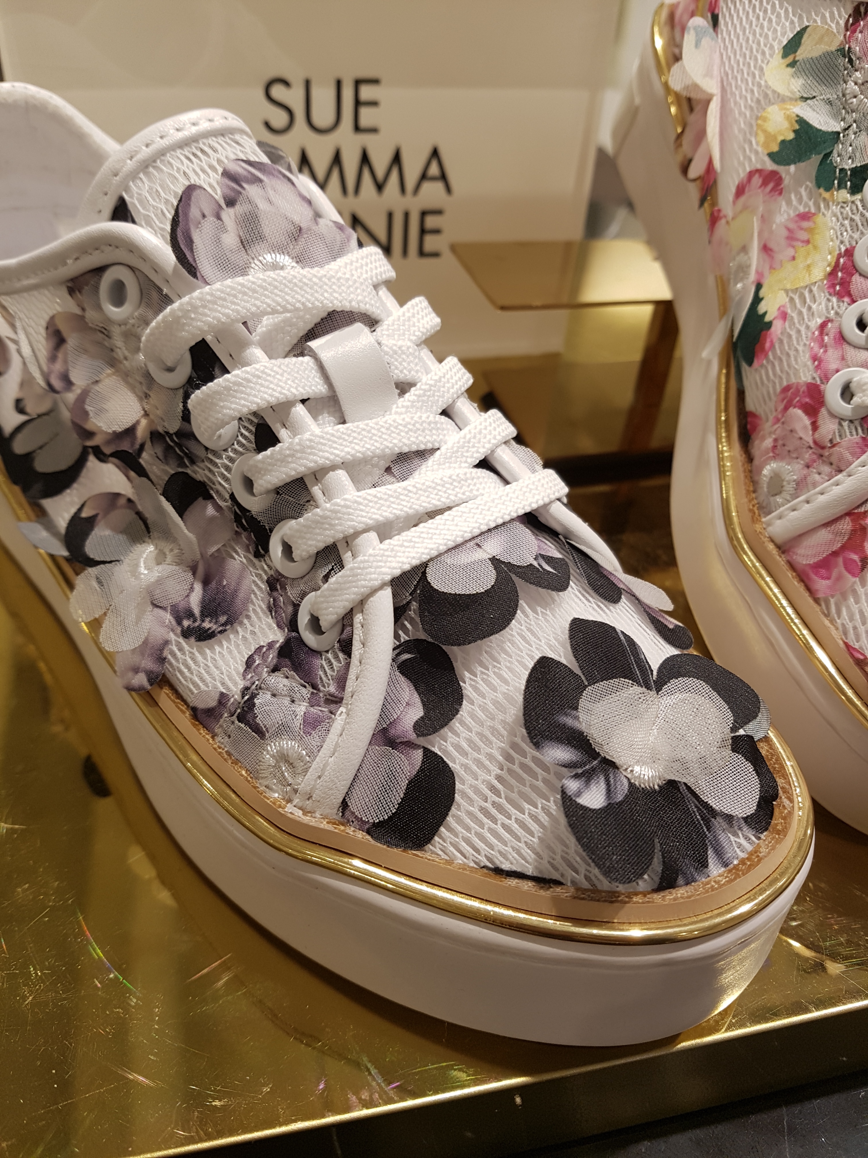 <b><p>Shu Comma Bonnie April Sneakers DG4DX17018PIK</p></b><b><p>シューコンマみる 4月 スニーカー DG4DX17018PIK ゲーム 愛らしさ</p></b><br /><br /><p align='center'>