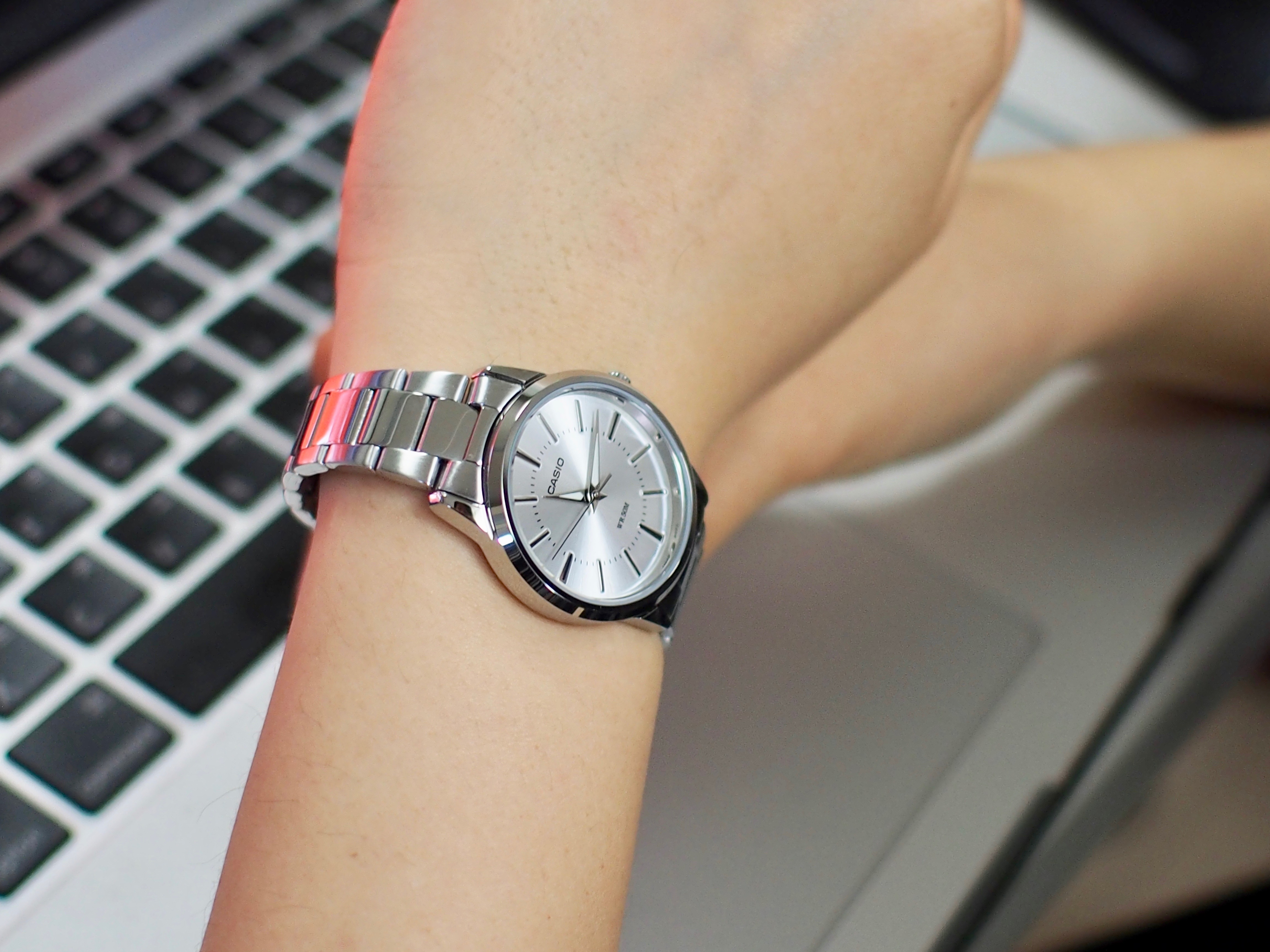 <b><p>Casio couple Metal watch Modern&amp clc Woman</p></b><b><p>カシオ カップル メタル時計 モダン＆ クラシック 女性 手首 20代 フレンドの贈り物</p></b><br /><br /><p align='center'>