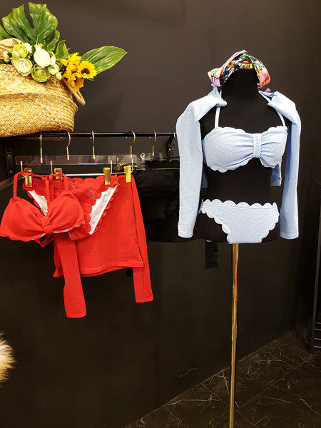 <b><p>wave Off shoulder T-irt bikini 3ps set Refed</p></b><b><p>波 ウェーブ オフショルダー Tシャツ ビキニ 3ps セット 洗練された セクシー水着</p></b><br /><br /><p align='center'>
