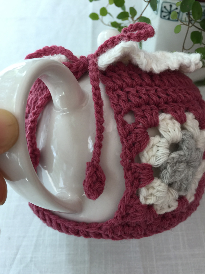 Burgundy Square Tee Koji teapot with hand-held hou