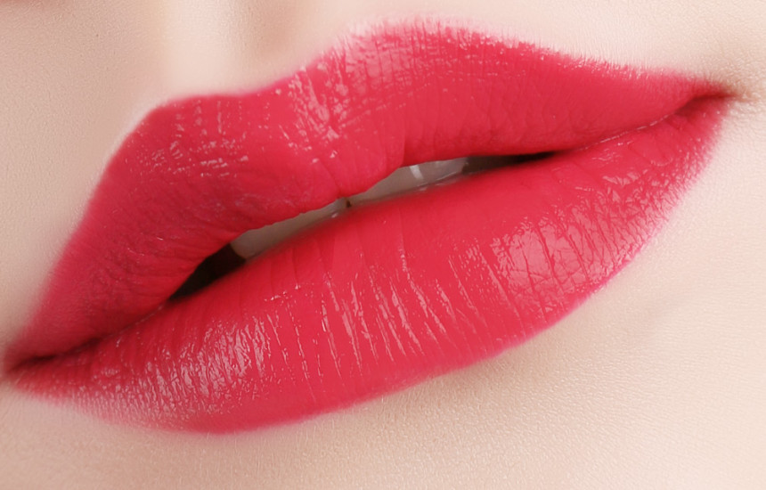 Eagle Lips Real Color 3g Matte type close-up Shiny