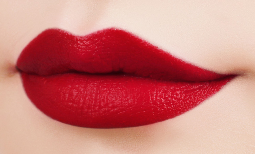 Eagle Lips Real Color 3g Matte type close-up Shiny