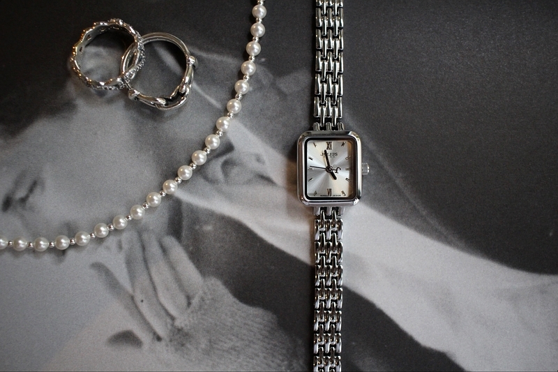 <b><p>square Classy tal feme watch Woman silver</p></b><b><p>正方形 クラス時 メタル 女性 腕時計 シルバー ファッション ギフト デイリー</p></b><br /><br /><p align='center'>
