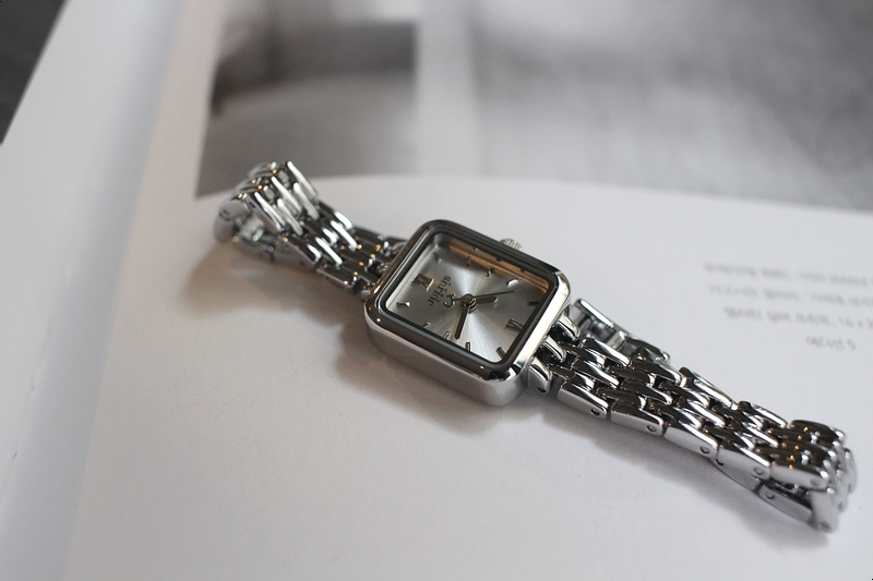 <b><p>square Classy tal feme watch Woman silver</p></b><b><p>正方形 クラス時 メタル 女性 腕時計 シルバー ファッション ギフト デイリー</p></b><br /><br /><p align='center'>