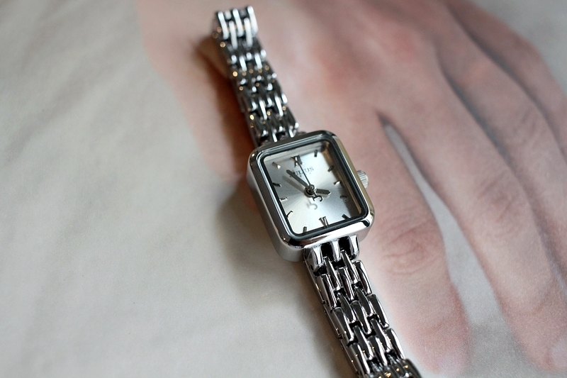 <b><p>square Classy tal feme watch Woman silver</p></b><b><p>正方形 クラス時 メタル 女性 腕時計 シルバー ファッション ギフト デイリー</p></b><br /><br /><p align='center'>