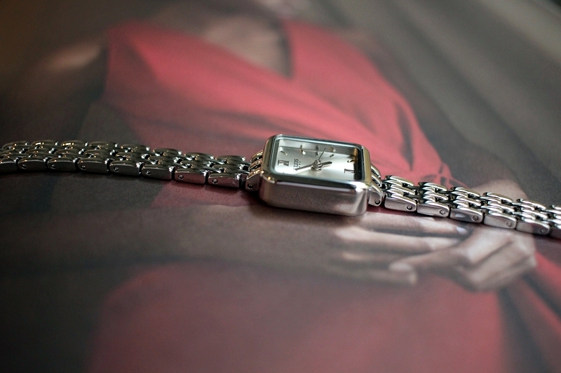 <b><p>square Classy tal feme watch Woman silver</p></b><b><p>正方形 クラス時 メタル 女性 腕時計 シルバー ファッション ギフト デイリー</p></b><br /><br /><p align='center'>