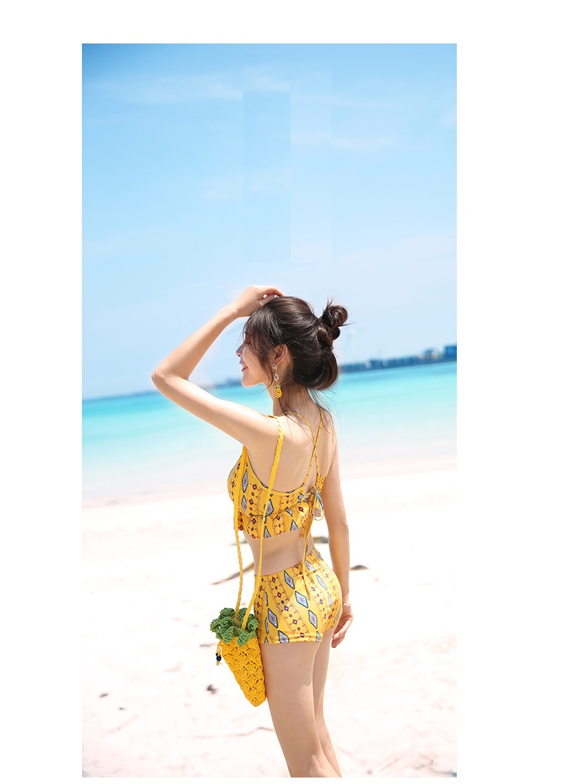 <b><p>Yellow Bohemian Three pieces bikini swimsuit</p></b><b><p>イエロー ボヘミアン スリーピース ビキニ 水着 エスニック ビーチスカート 清純</p></b><br /><br /><p align='center'>