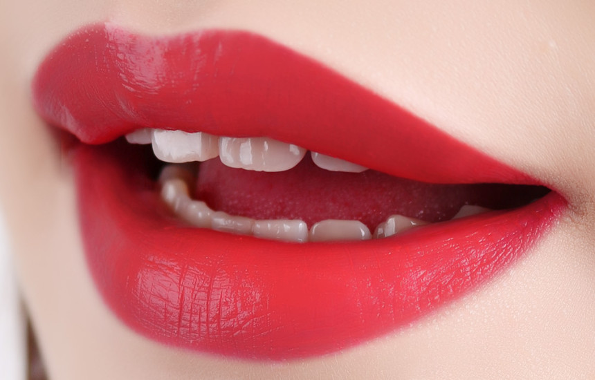 Eagle Lips Real Color 3g Matte type close-up Shiny