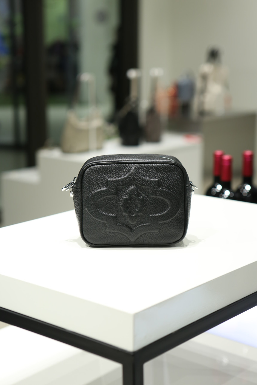 New Oyani Taylor Mini Cross Back Black O5NBCB08009