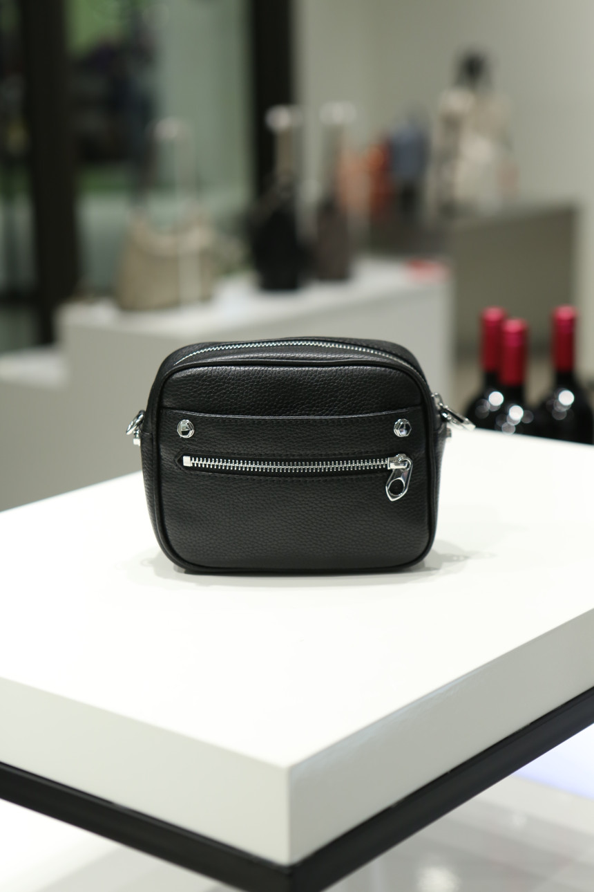 New Oyani Taylor Mini Cross Back Black O5NBCB08009