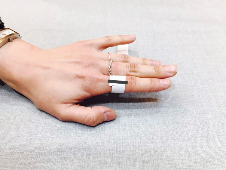 <b><p>Bold kink Silr album black rg four Seasons</p></b><b><p>ボールド ねじれ 銀の指輪 ブラック シルバーリング 四季 ヒップホップスタイル</p></b><br /><br /><p align='center'>