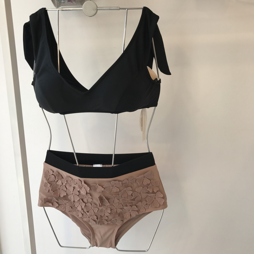 <b><p>Zimmer Flow bikini</p></b><b><p>ジマー 花のビキニ</p></b><br /><br /><p align='center'>