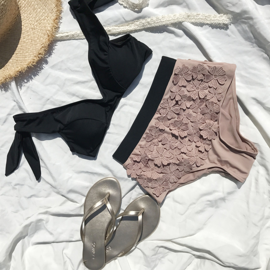 <b><p>Zimmer Flow bikini</p></b><b><p>ジマー 花のビキニ</p></b><br /><br /><p align='center'>