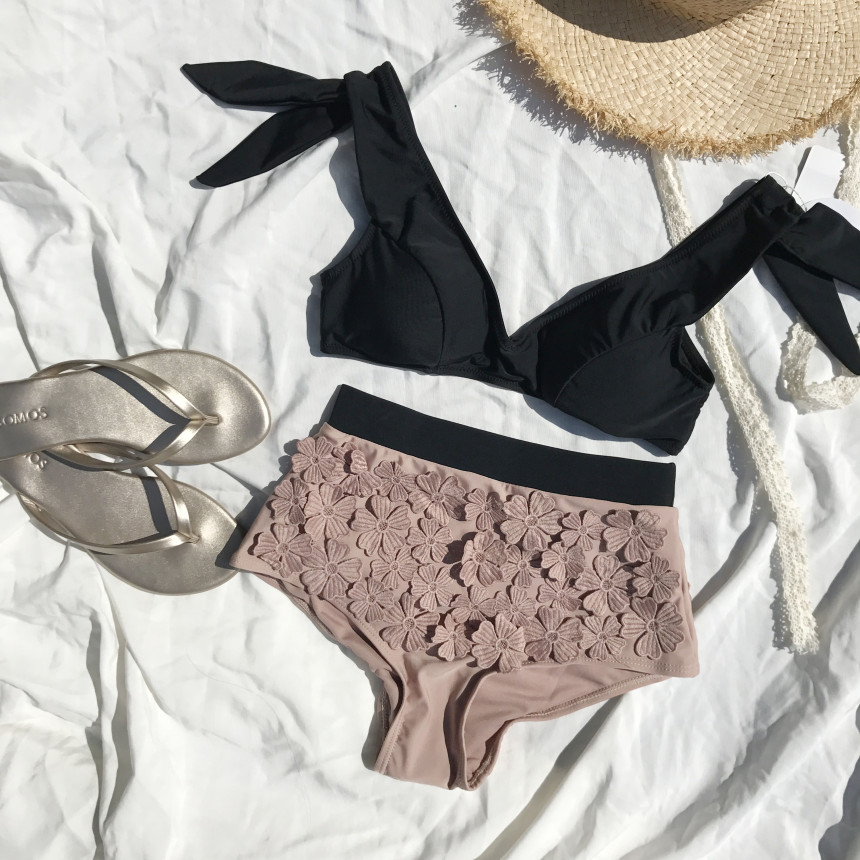 <b><p>Zimmer Flow bikini</p></b><b><p>ジマー 花のビキニ</p></b><br /><br /><p align='center'>