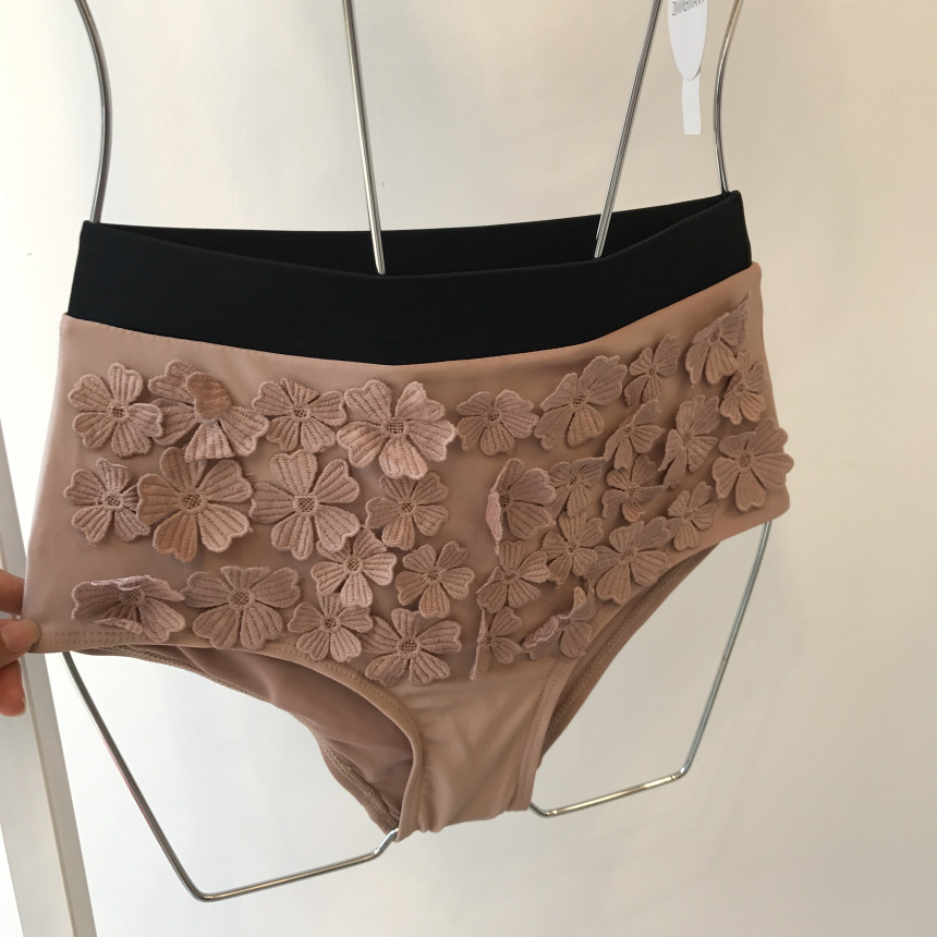 <b><p>Zimmer Flow bikini</p></b><b><p>ジマー 花のビキニ</p></b><br /><br /><p align='center'>