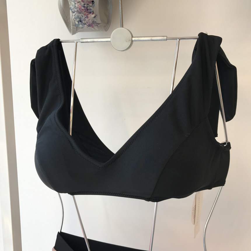 <b><p>Zimmer Flow bikini</p></b><b><p>ジマー 花のビキニ</p></b><br /><br /><p align='center'>