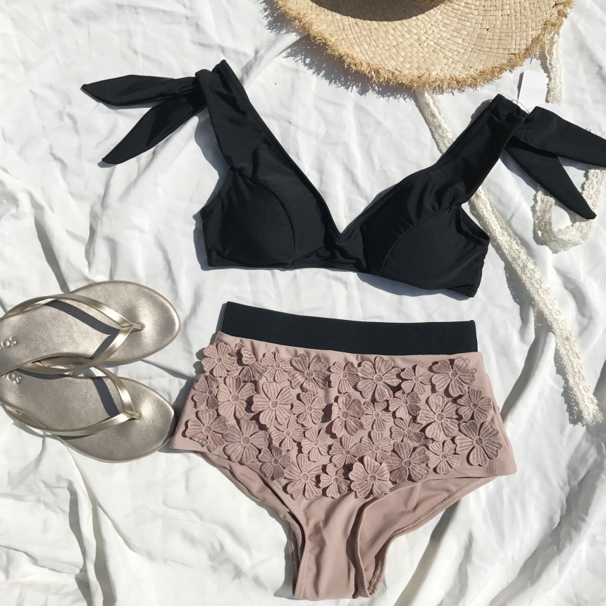 <b><p>Zimmer Flow bikini</p></b><b><p>ジマー 花のビキニ</p></b><br /><br /><p align='center'>