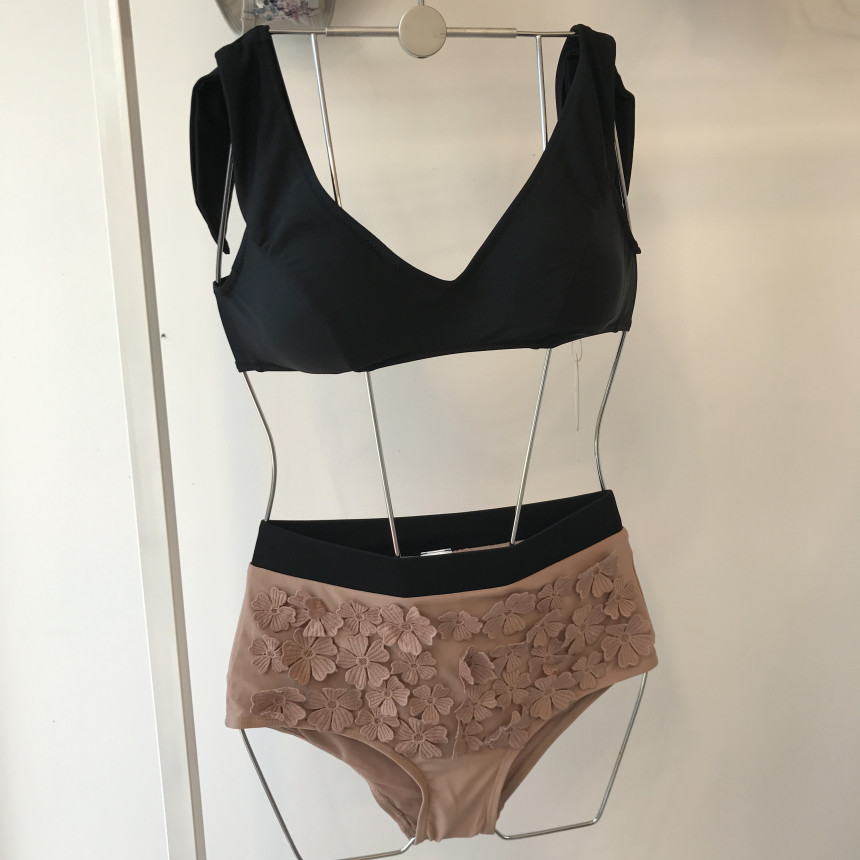 <b><p>Zimmer Flow bikini</p></b><b><p>ジマー 花のビキニ</p></b><br /><br /><p align='center'>