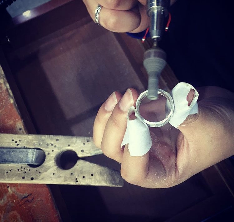 <b><p>simple heart Crown ring Feme chm Girlfend</p></b><b><p>シンプル ハート クラウン リング 女性らしい魅力 ガールフレンドの贈り物 20代</p></b><br /><br /><p align='center'>