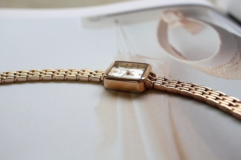 <b><p>square Classy tal Rose Gold feme watch fhion</p></b><b><p>正方形 クラス時 メタル ローズゴールド 女性 腕時計 ファッション ギフト</p></b><br /><br /><p align='center'>
